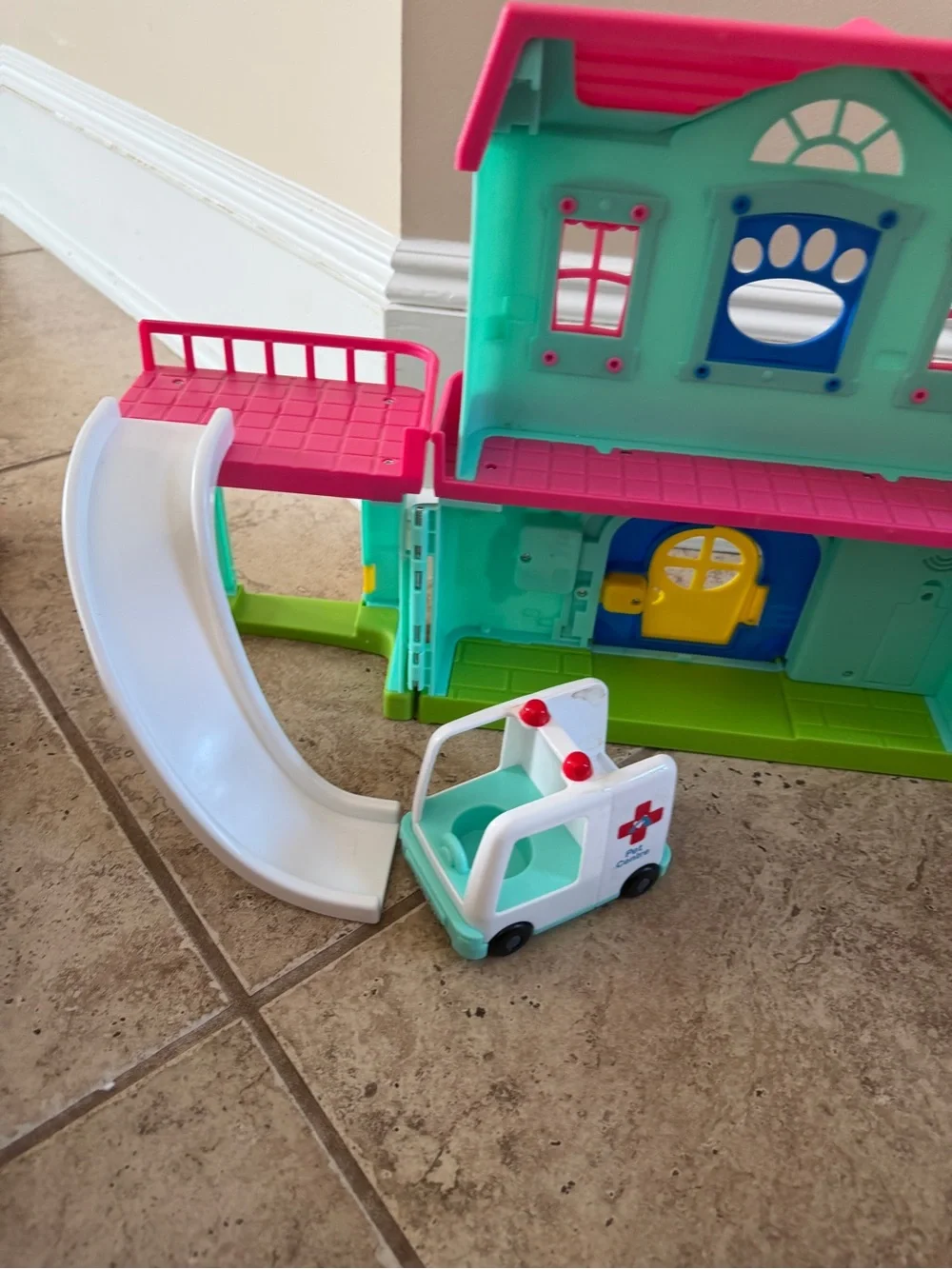Member’s Mark Children's Pet Clinic Care Playset with Pink Vet Clinic Kids